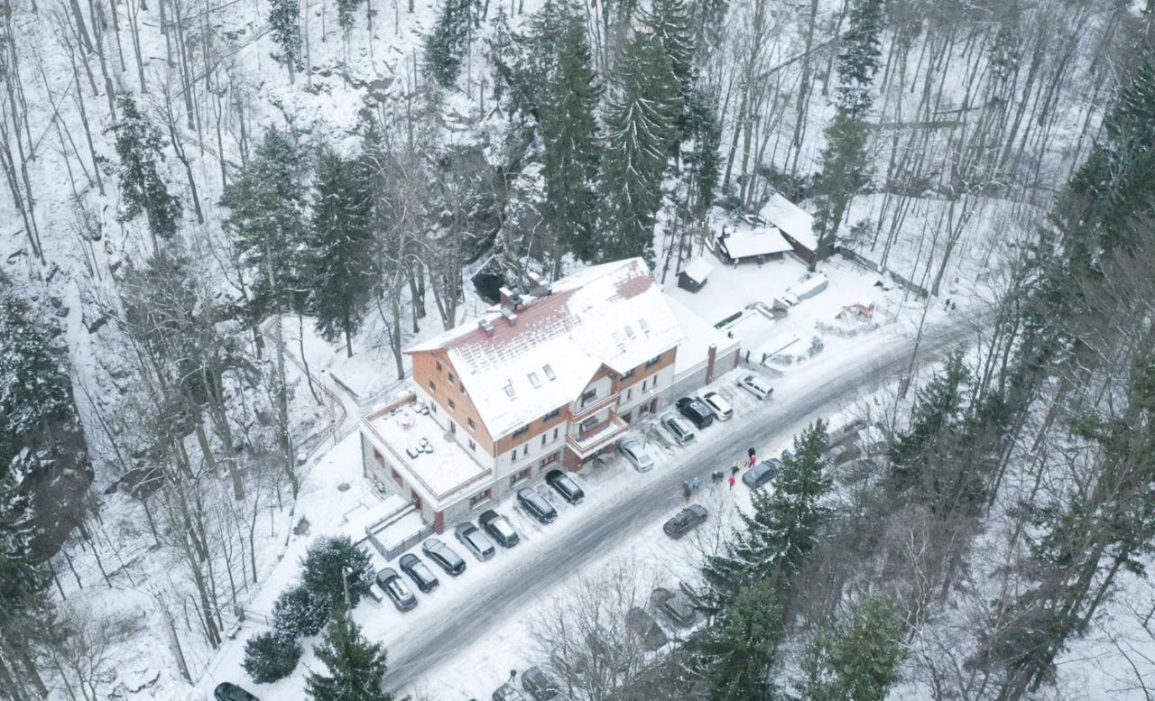 Dom Nad Wodospadem Miedzygorze Exteriér fotografie